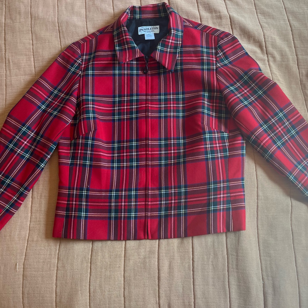 Beautiful Pendleton zip up 90s jacket. Please look up sizing no returns.